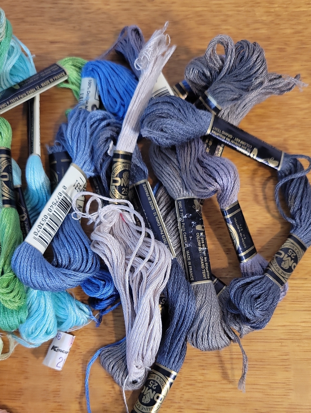 Lot 200 Skeins DMC, Prism, J&P Coats Embroidery Floss Assorted Colors Cotton - Picture 9 of 10